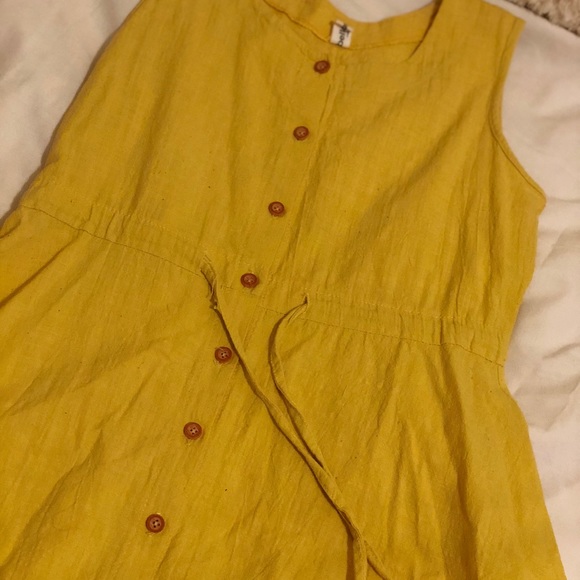 Simple,plain yellow dress! Worn only once - Picture 4 of 4